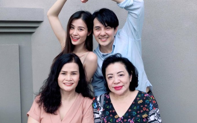 thumbnail - Đông Nhi bị netizen bắt lỗi sau khi gửi lời chúc mừng Ngày của Mẹ, nữ ca sĩ phải vội chỉnh ngay