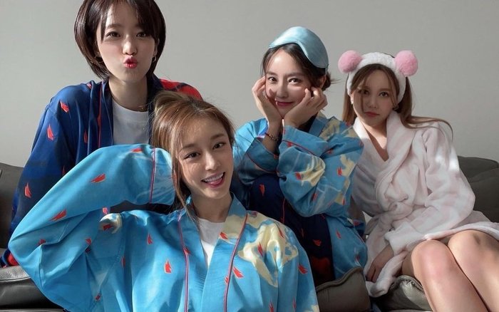 Các thành viên T-ara tụ họp thân thiết khiến fan mong ngóng ngày nhóm