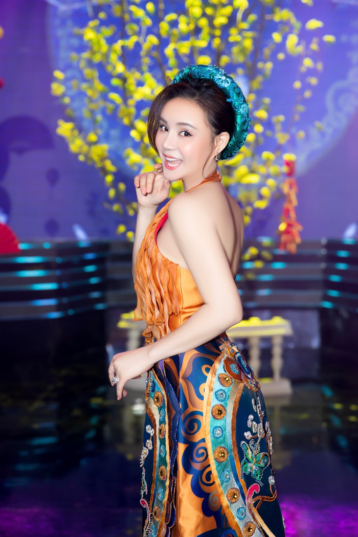 Vy Oanh tái xuất showbiz sau thời gian lui về 'ở ẩn'